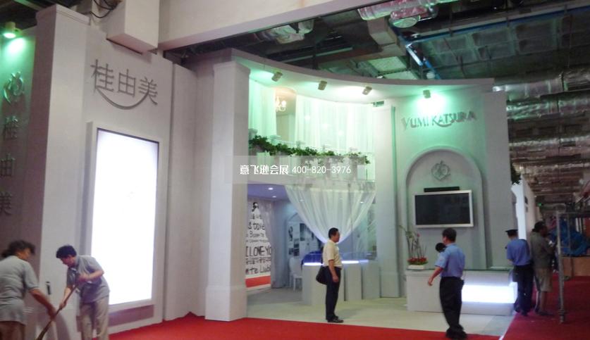 桂由美婚紗展雙層展臺(tái)設(shè)計(jì)效果圖,服裝展臺(tái)設(shè)計(jì)效果圖